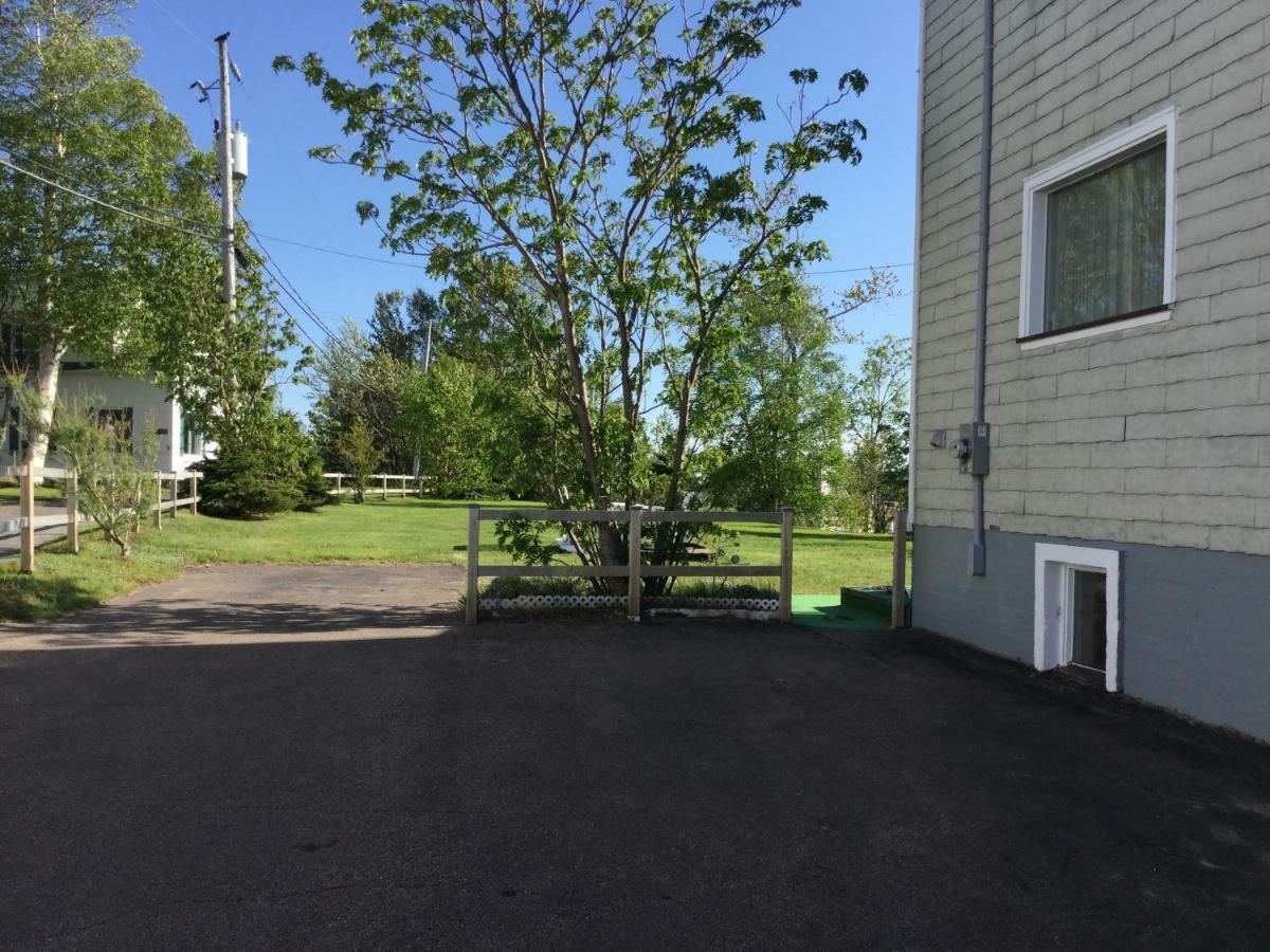 Appartement Chez Leon Les Bergeronnes Exterior foto
